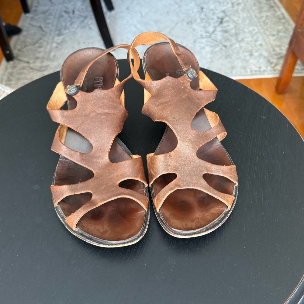 CYDWOQ handmade leather ankle strap sandals.